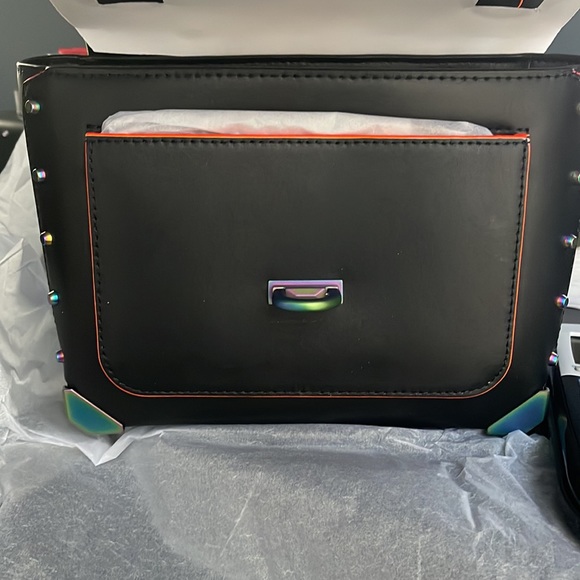 authentic Michael Kors Manhattan Medium Contrast- Trim black leather satchel - Picture 6 of 8